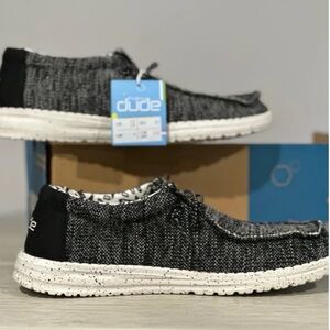 Hey Dude Wally Sox Skater Shoes Youth Shoes
sz Y5 L6 New